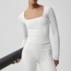 Alo Softsculpt Precision Langarmshirt – Weiß