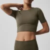 Alo Softsculpt Precision T-Shirt mit halben Ärmeln – Olive Tree