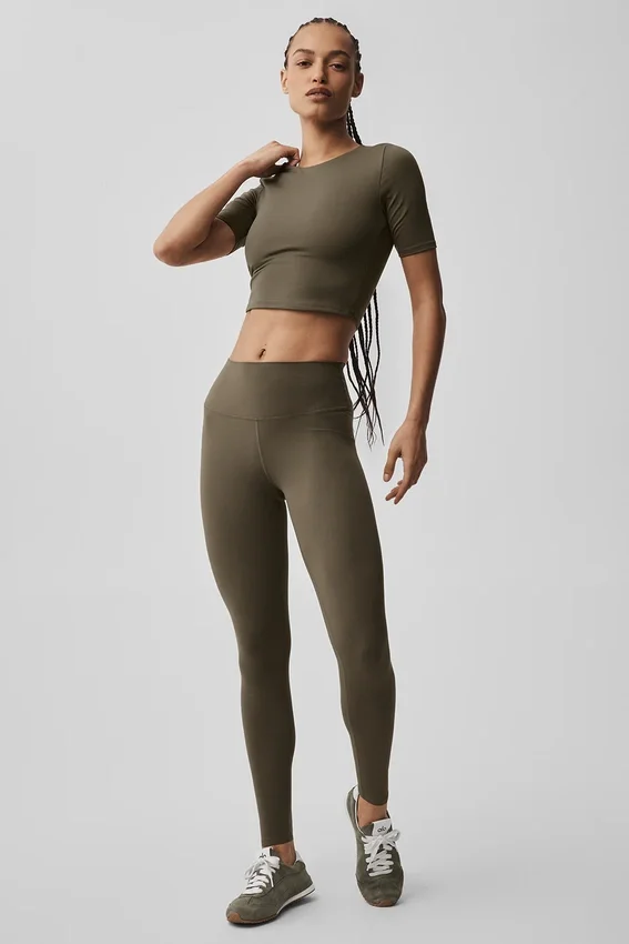 Alo Softsculpt Precision T-Shirt mit halben Ärmeln – Olive Tree