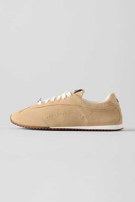 Alo Sunset Sneaker + Jisoo – Caramel Cream