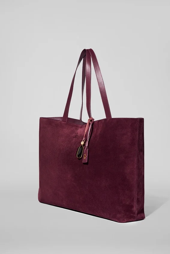 Alo Tranquility Shopper – Bordeauxfarbenes Wildleder