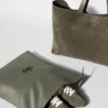 Alo Tranquility Shopper – Olivenbaum-Wildleder