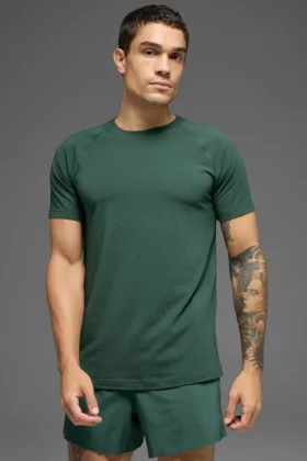 Alo Vapor Rundhals-T-Shirt mit Kurzarmshirts – Clover Green