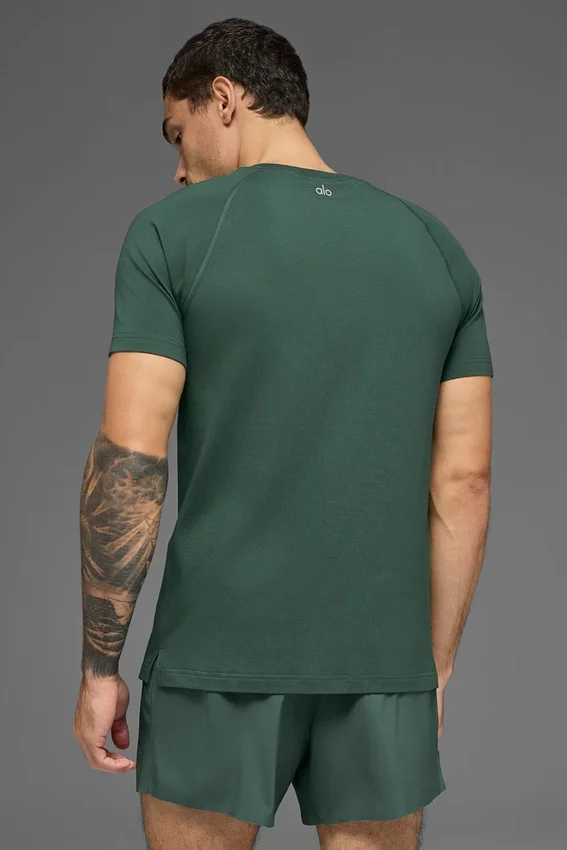 Alo Vapor Rundhals-T-Shirt mit Kurzarmshirts – Clover Green