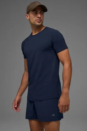Alo Vapor Rundhals-T-Shirt mit Kurzarmshirts – Navy