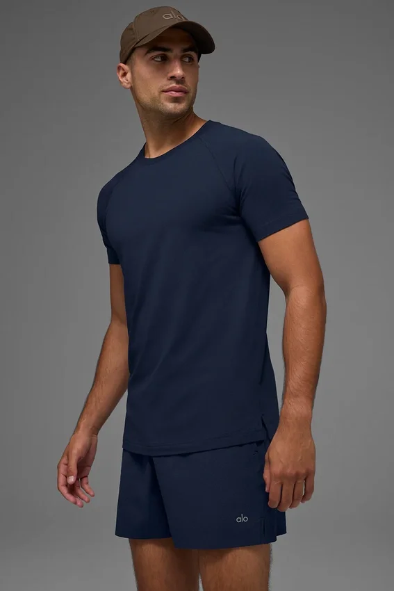 Alo Vapor Rundhals-T-Shirt mit Kurzarmshirts – Navy