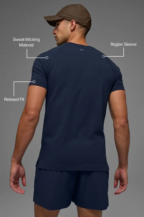 Alo Vapor Rundhals-T-Shirt mit Kurzarmshirts – Navy