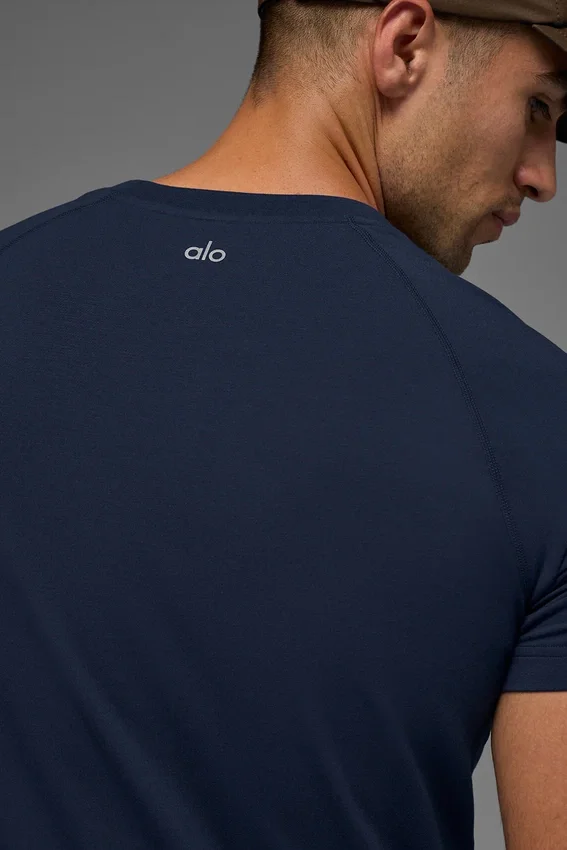Alo Vapor Rundhals-T-Shirt mit Kurzarmshirts – Navy