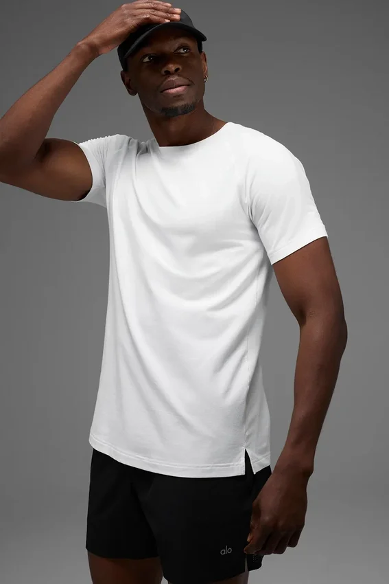 Alo Vapor Rundhals-T-Shirt mit Kurzarmshirts – Weiß