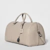 Alo Voyage Reisetasche – Leder in der Farbe „Gravel“
