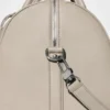 Alo Voyage Reisetasche – Leder in der Farbe „Gravel“