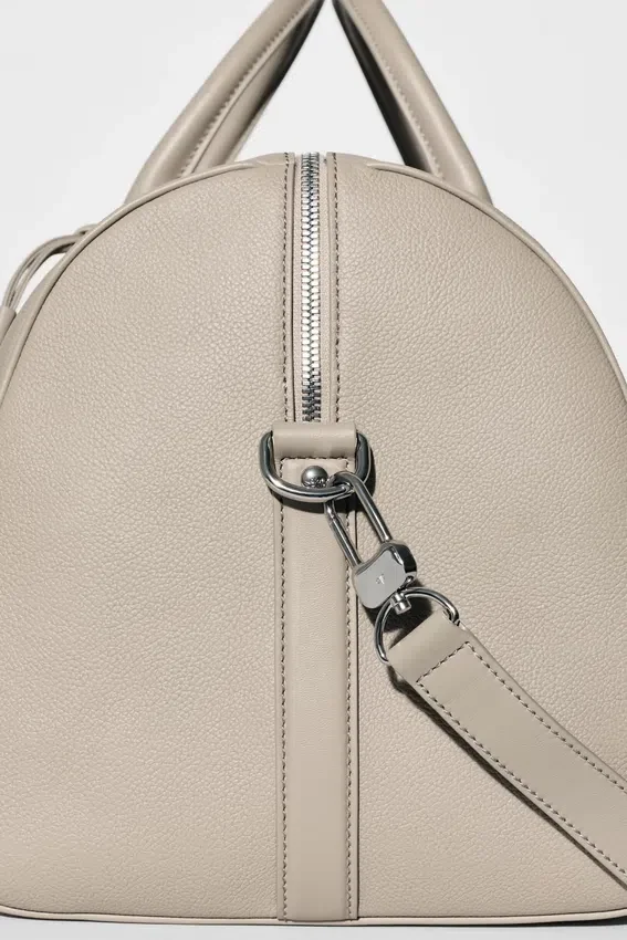 Alo Voyage Reisetasche – Leder in der Farbe „Gravel“