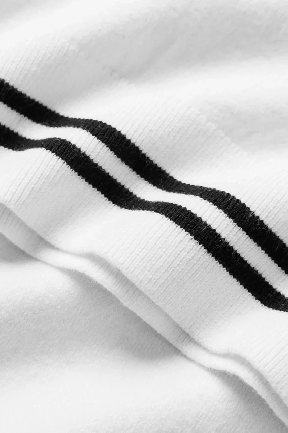 Baumwolle-Kaschmir „My Serve“ Kurzarmshirt – Weiß/Schwarz