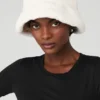 Bucket-Hut aus Kunstfell – Ivory
