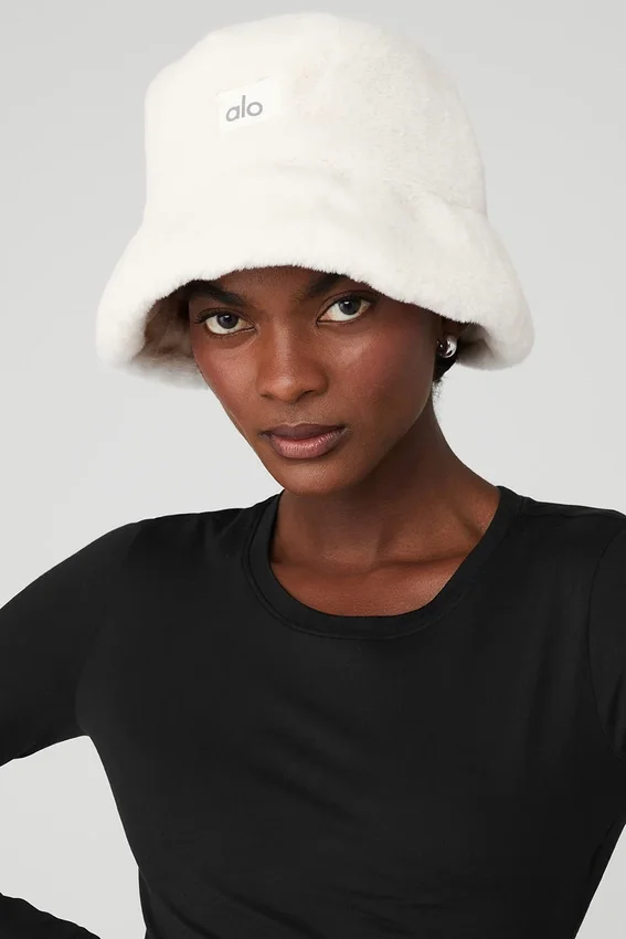 Bucket-Hut aus Kunstfell – Ivory