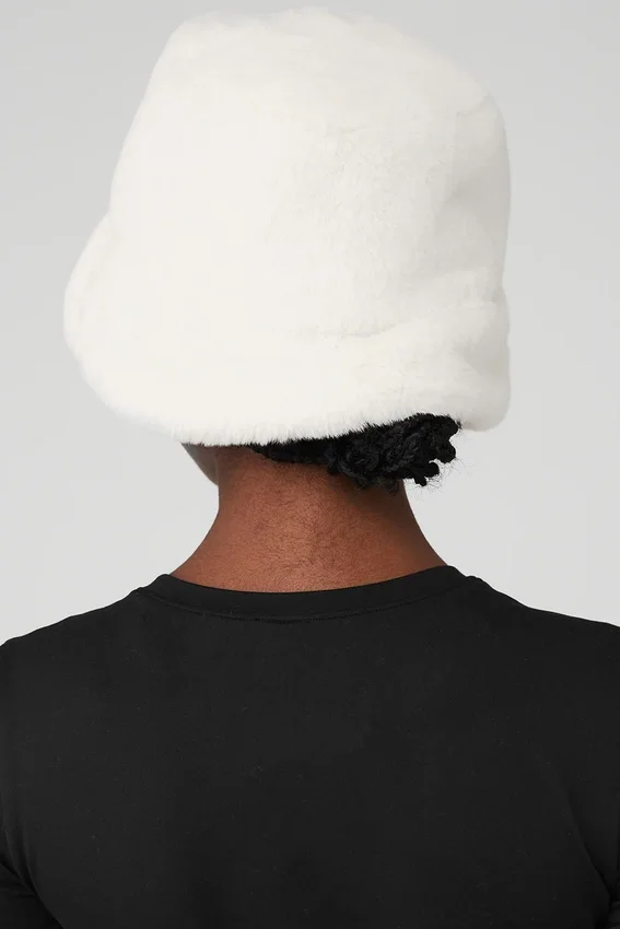 Bucket-Hut aus Kunstfell – Ivory