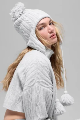 Cable Knit Winter Bliss Ohrenschützer-Mütze – Athletic Heather Grey