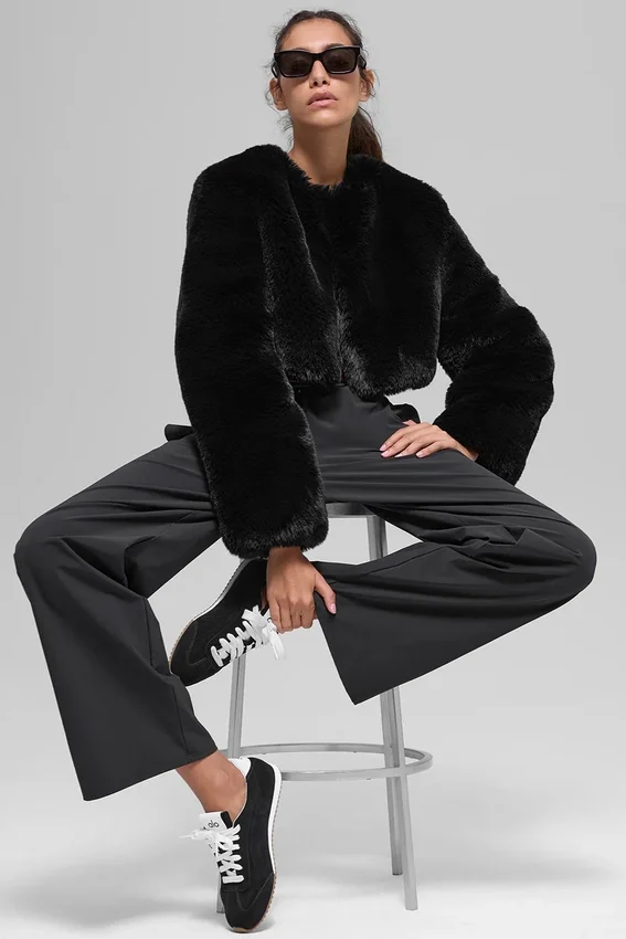 Chic-Kurzjacke aus Kunstfell – Schwarz