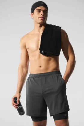 Conquer React 2-in-1 Performance-Shorts – Anthrazit/Schwarz
