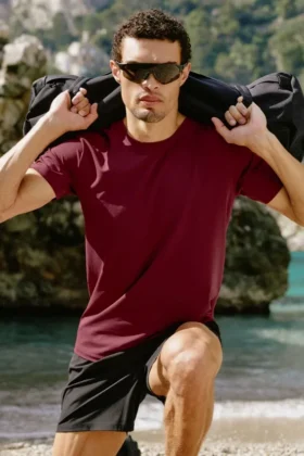 Conquer Reform Rundhals-Kurzarmshirt – Garnet