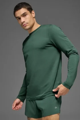 Conquer Reform Rundhals-Langarmshirt – Kleegrün