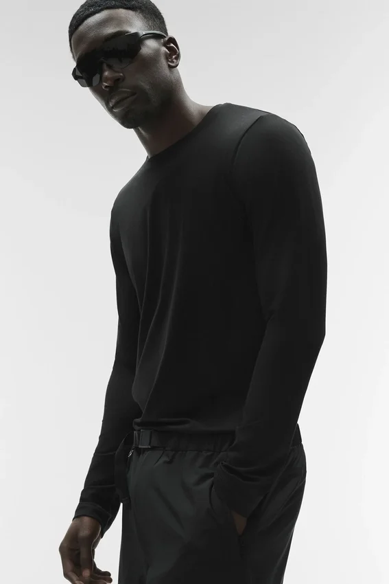 Conquer Reform Rundhals-Langarmshirt – Schwarz