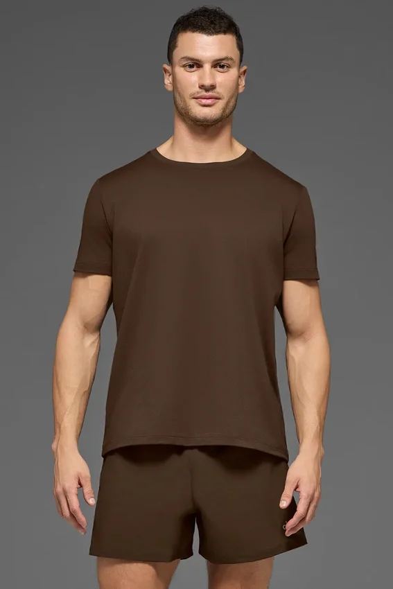 Conquer Reform Rundhals-T-Shirt mit Kurzarmshirts – Espresso
