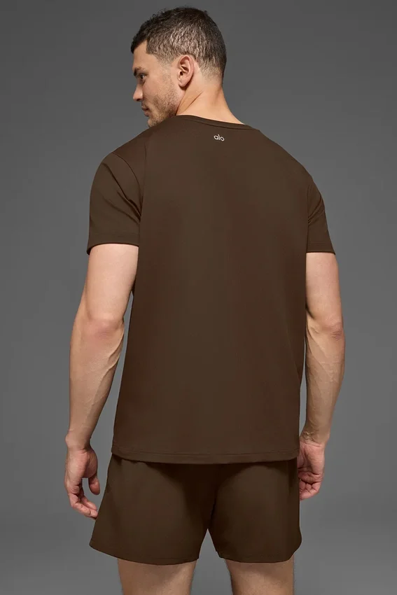 Conquer Reform Rundhals-T-Shirt mit Kurzarmshirts – Espresso