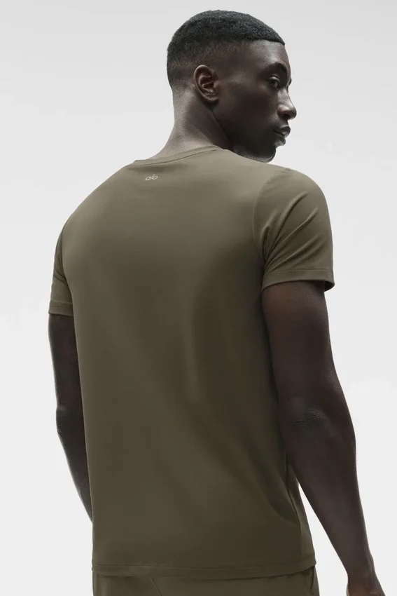 Conquer Reform Rundhals-T-Shirt mit Kurzarmshirts – Olive Tree