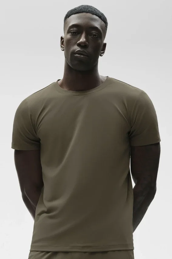 Conquer Reform Rundhals-T-Shirt mit Kurzarmshirts – Olive Tree