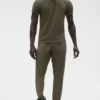 Conquer Reform Rundhals-T-Shirt mit Kurzarmshirts – Olive Tree