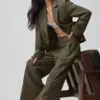 Cosmopolitan-Hose mit mittlerer Leibhöhe und Druckknöpfen – Olive Tree