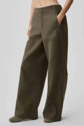 Cosmopolitan-Hose mit mittlerer Leibhöhe und Druckknöpfen – Olive Tree