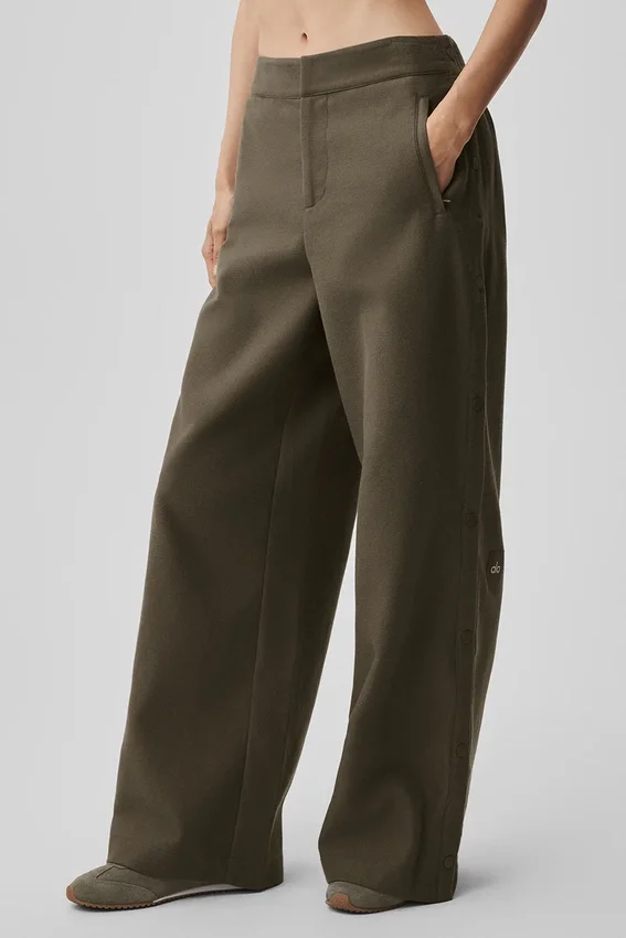 Cosmopolitan-Hose mit mittlerer Leibhöhe und Druckknöpfen – Olive Tree