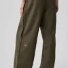 Cosmopolitan-Hose mit mittlerer Leibhöhe und Druckknöpfen – Olive Tree