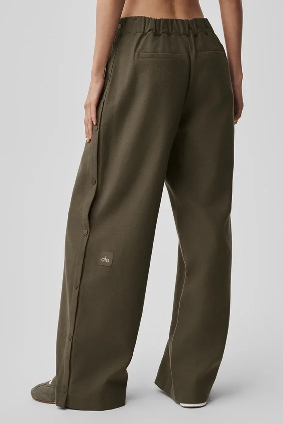 Cosmopolitan-Hose mit mittlerer Leibhöhe und Druckknöpfen – Olive Tree