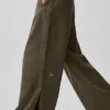 Cosmopolitan-Hose mit mittlerer Leibhöhe und Druckknöpfen – Olive Tree