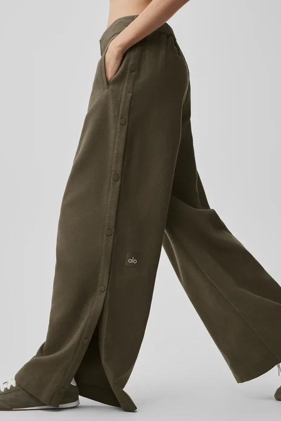 Cosmopolitan-Hose mit mittlerer Leibhöhe und Druckknöpfen – Olive Tree