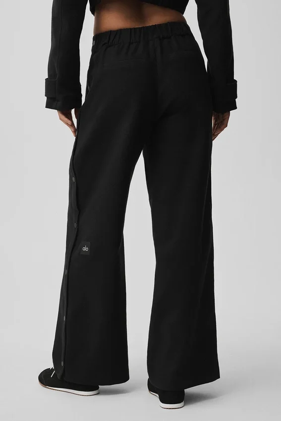 Cosmopolitan-Hose mit mittlerer Leibhöhe und Druckknöpfen – Schwarz