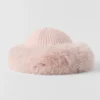Courchevel Kaschmir-Mütze mit Kunstfell – Frosted Pink