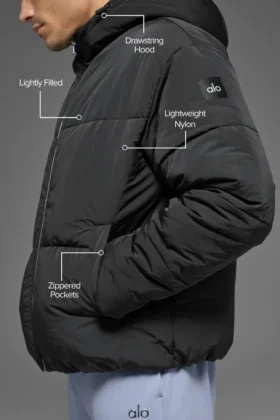 Crinkle-Nylon-Bühnensteppjacke mit Kapuze – Schwarz