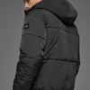 Crinkle-Nylon-Bühnensteppjacke mit Kapuze – Schwarz