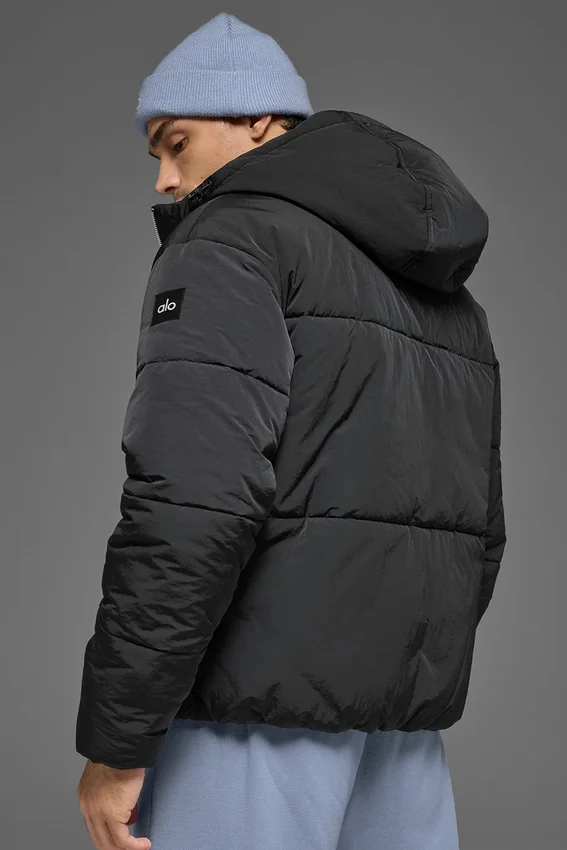 Crinkle-Nylon-Bühnensteppjacke mit Kapuze – Schwarz