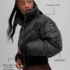 Cropped Atmosphere Daunenjacke – Schwarz