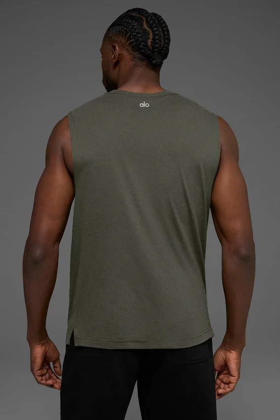 Das Triumph Muscle Top – Stealth-Grün
