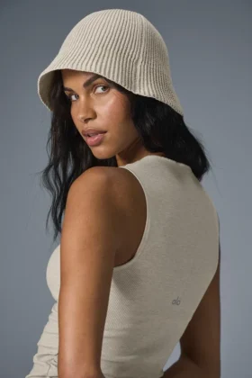 Denim-Strick-Cloche – Elfenbein/Hafermilch