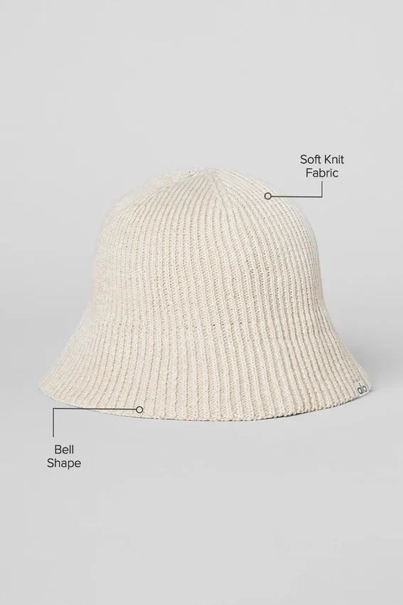 Denim-Strick-Cloche – Elfenbein/Hafermilch