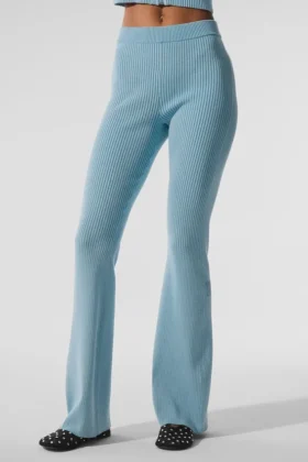 Denim-Strick-Hose mit High-Waist und ausgestelltem Bein – Himmelblau/Dunkelhimmelblau