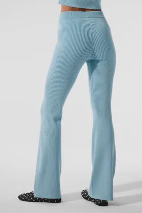 Denim-Strick-Hose mit High-Waist und ausgestelltem Bein – Himmelblau/Dunkelhimmelblau