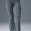 Denim-Strick-Hose mit High-Waist und ausgestelltem Bein – Stahlgrau/Anthrazit